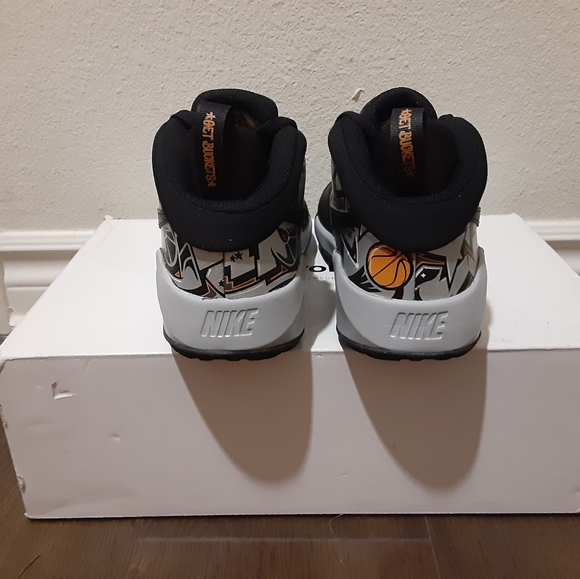 Nike - Picture 4 of 4